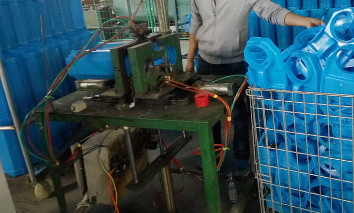 車(chē)間設(shè)備展示&mdash;&mdash;焊接機(jī)器